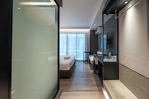 Bayphere residence by Prop Hopper
