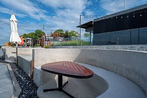 Bayphere residence by Prop Hopper