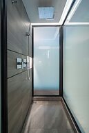 Bayphere residence by Prop Hopper