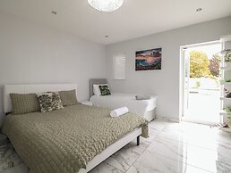 Falcon Bal House