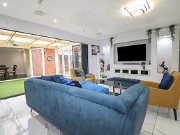 Falcon Bal House
