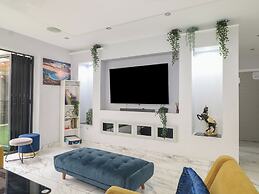 Falcon Bal House