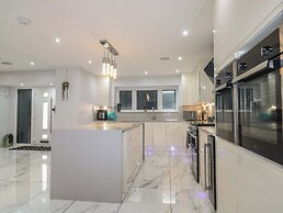 Falcon Bal House
