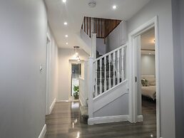 Falcon Bal House