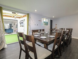 Falcon Bal House