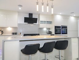 Falcon Bal House