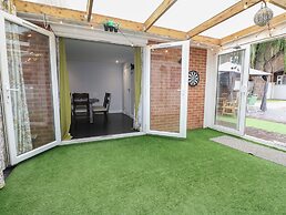 Falcon Bal House