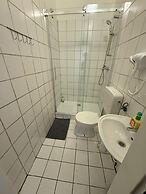 Modern 2BR Apt Steps from Westbahnhof