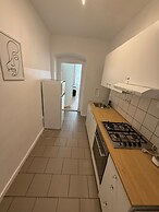 Modern 2BR Apt Steps from Westbahnhof