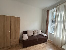 Modern 2BR Apt Steps from Westbahnhof
