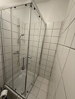 Comfy 2BR Apt Westbahnhof Area