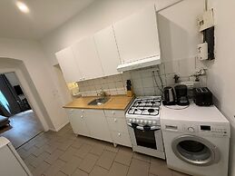 Comfy 2BR Apt Westbahnhof Area