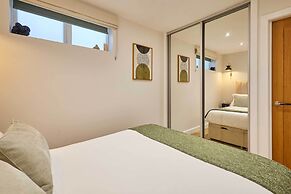 Host Stay Holmfirth Hideaway