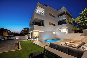 Relax apartment with private pool I