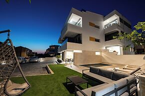 Relax apartment with private pool I
