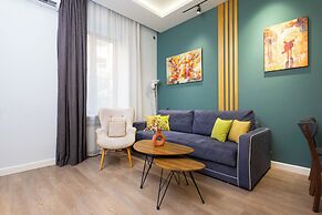 Apartment by Luxe Group TT198
