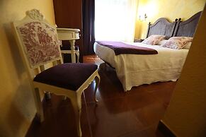 Hostal Goya Suites