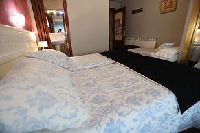 Hostal Goya Suites