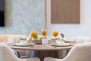 Binghatti Suites by Hostiva - City View