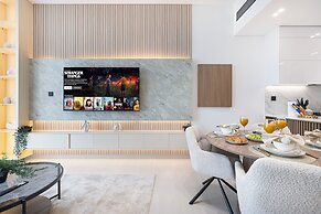 Binghatti Suites by Hostiva - City View