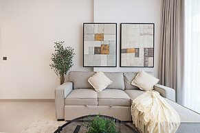 Binghatti Suites by Hostiva - City View