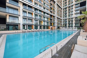 Binghatti Suites by Hostiva - City View