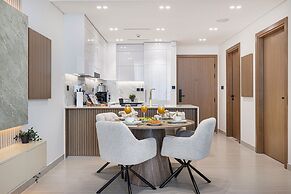 Binghatti Suites by Hostiva - City View