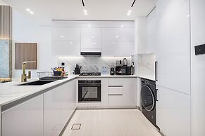 Binghatti Suites by Hostiva - City View
