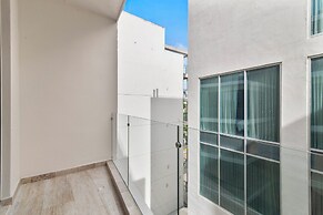Paravian by Casago