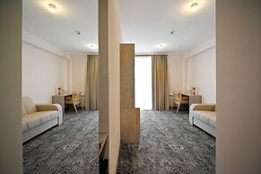 Stonehenge Hotel & Restaurant