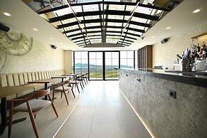 Stonehenge Hotel & Restaurant