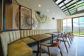 Stonehenge Hotel & Restaurant
