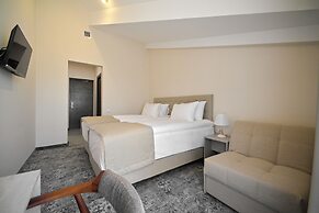 Stonehenge Hotel & Restaurant