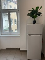 Stylish 2BR Apartment Westbahnhof Area