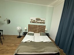 Stylish 2BR Apartment Westbahnhof Area