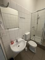 Stylish 2BR Apartment Westbahnhof Area