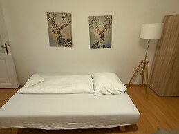 Budget 1BR Apt Close to Westbahnhof