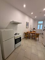 Budget 1BR Apt Close to Westbahnhof