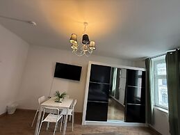 2BR Apartment 10 Min Walk to Westbahnhof