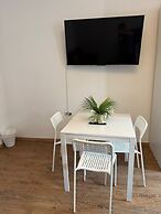 2BR Apartment 10 Min Walk to Westbahnhof