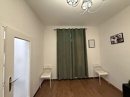 2BR Apartment 10 Min Walk to Westbahnhof