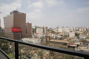 w Charming 2BR w Balcony in Miraflores