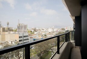 w Charming 2BR w Balcony in Miraflores