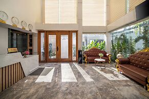 Happy House Hotel & Apartment