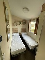 Broadland Sands - Holiday Accommodation 21136