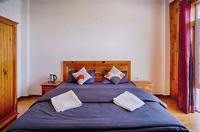 Young Monk Hostel Dharamkot