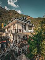 Young Monk Hostel Dharamkot