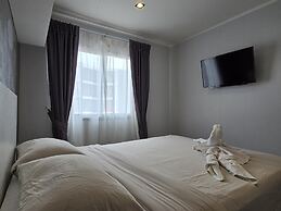 Sleek Corner 1 Bed Apt T1-607