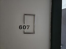 Sleek Corner 1 Bed Apt T1-607