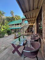 Sampan Resort
